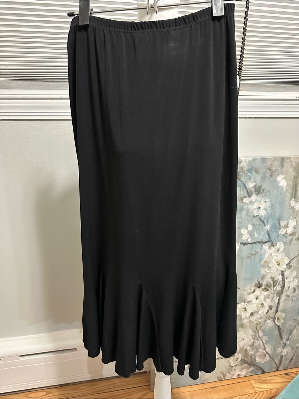 NICOLA Black Pencil Skirt with Flared Hem